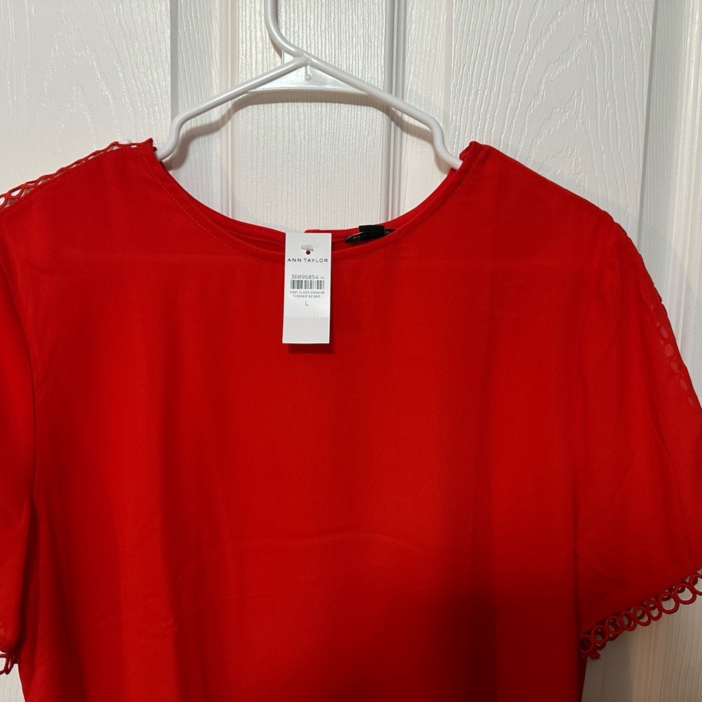 Ann Taylor Large NWT Red Blouse Short Sleeves With Circular Lace Details - Picture 5 of 6